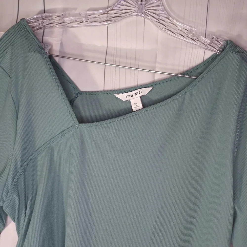 Nine West ribbed asymmetrical neckline ruched front casual top - Picture 5 of 6